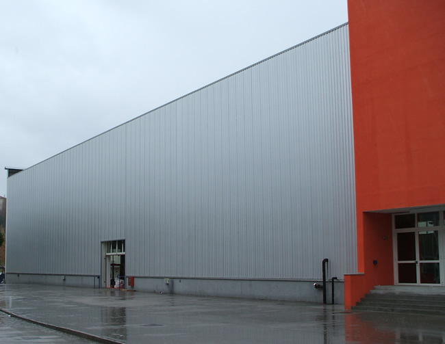 RIVESTIMENTO DI FACCIATE PER EDIFICI CIVILI E INDUSTRIALI - ISOLAMENTO - MANUTENZIONE - RINNOVO