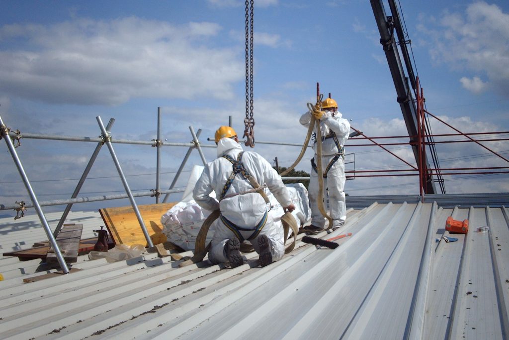 rimozione e smaltimento di coperture in eternit e cemento-amianto